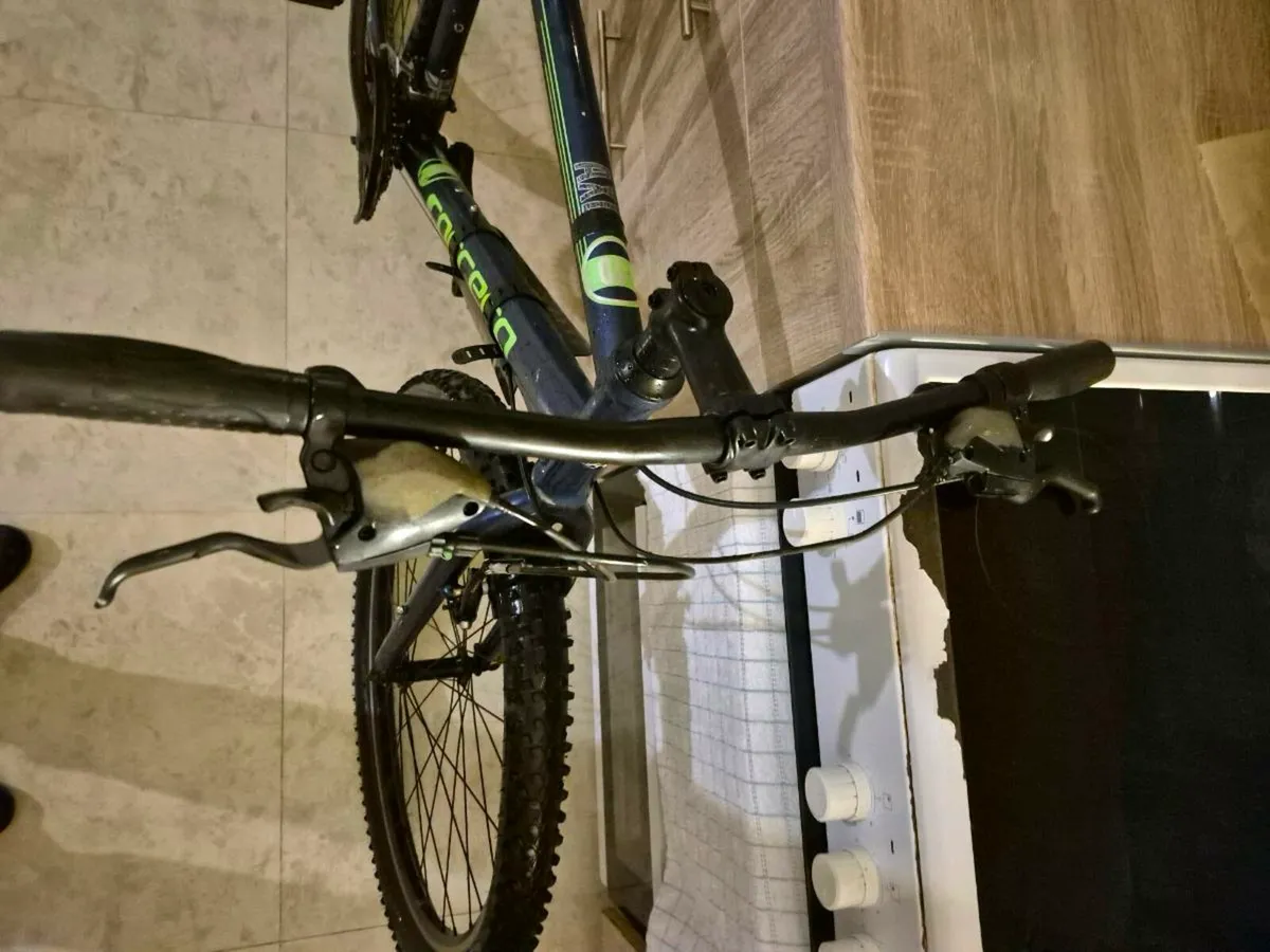 Adults Carrera axle mountain bike-
18" frame/ 27.5 - Image 2