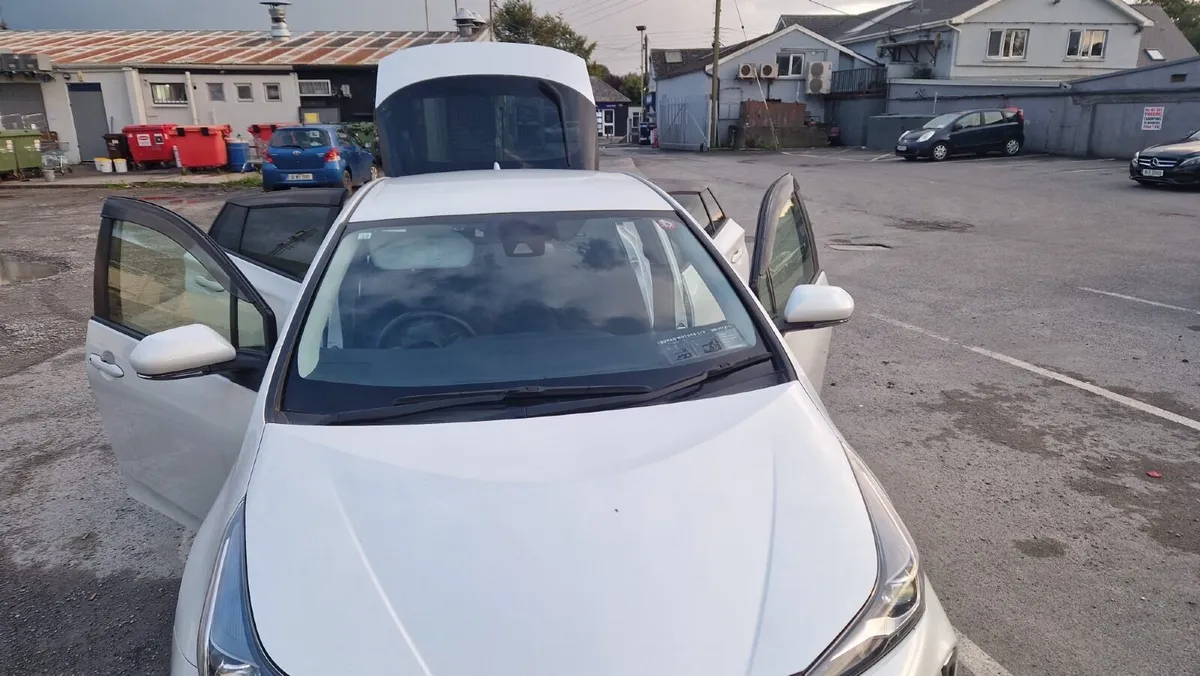 Toyota Prius 2020 - Image 2