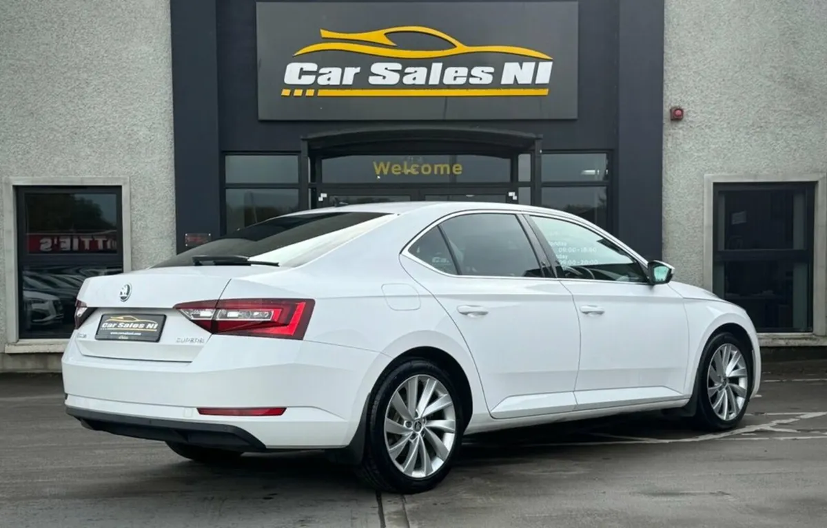 2.0 TDI SE L Executive Hatchback 5dr Diesel DSG Eu - Image 3