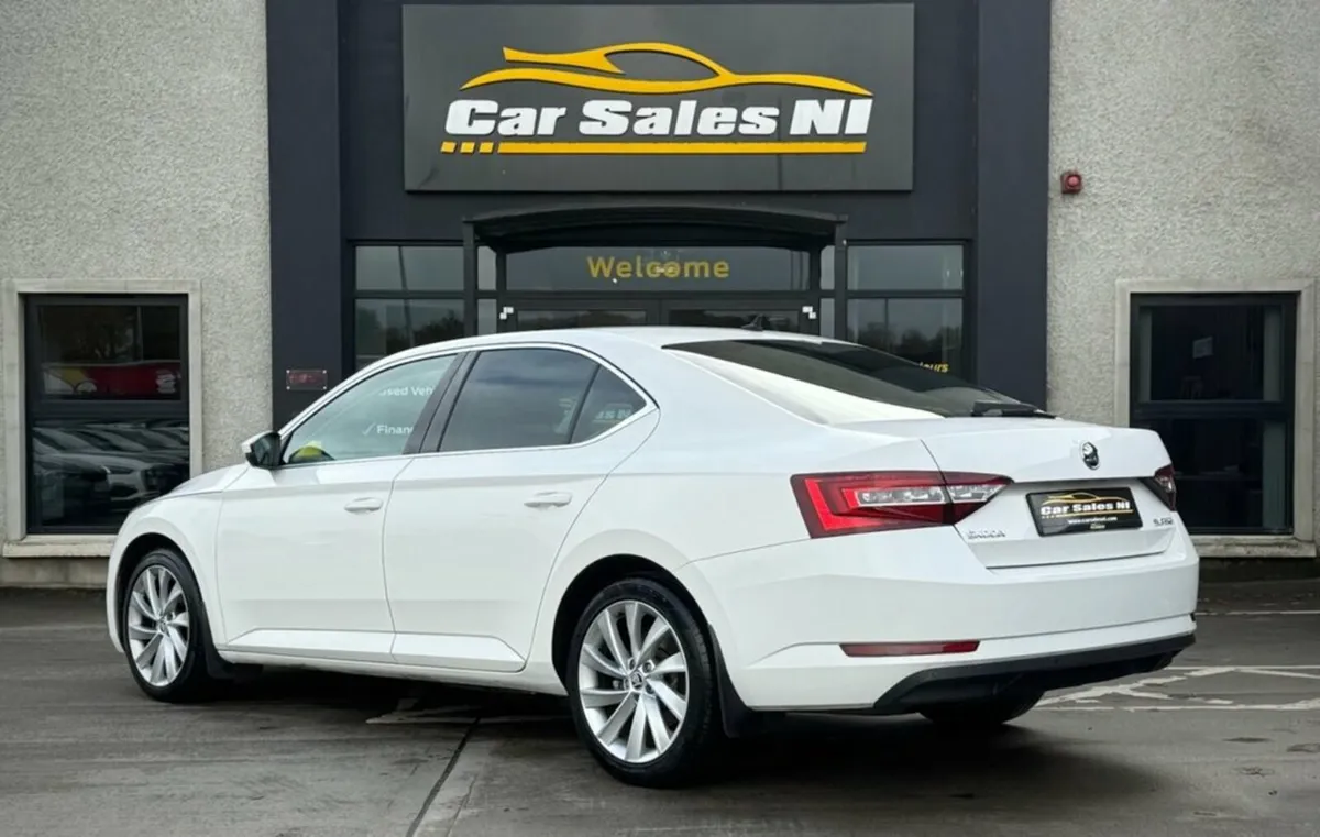 2.0 TDI SE L Executive Hatchback 5dr Diesel DSG Eu - Image 4