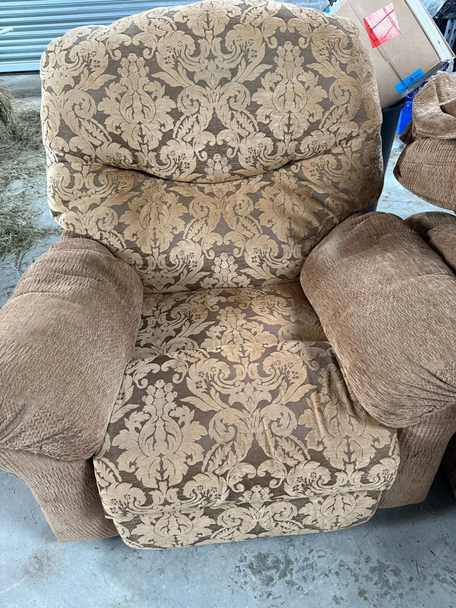 FREE 3 Piece Sofa Leitrim - Image 2