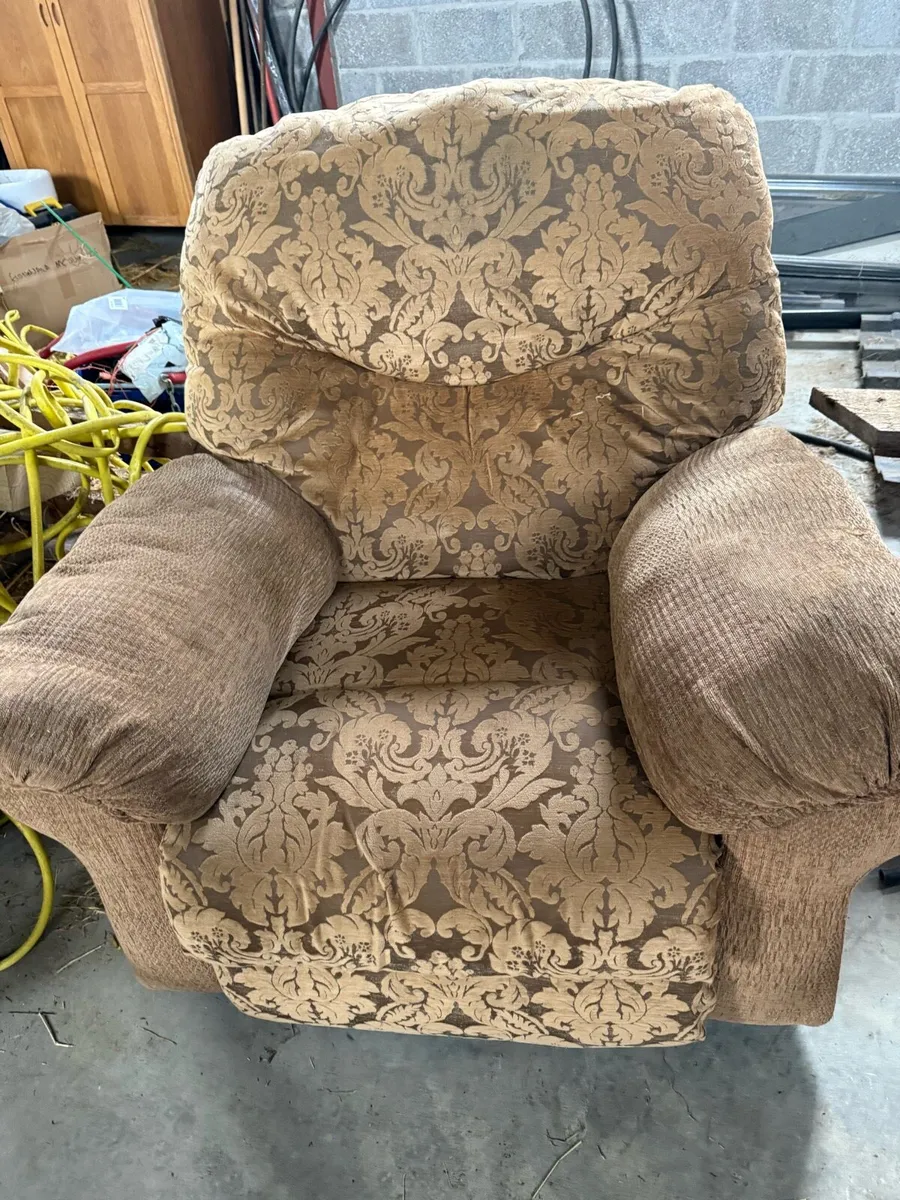 FREE 3 Piece Sofa Leitrim - Image 3