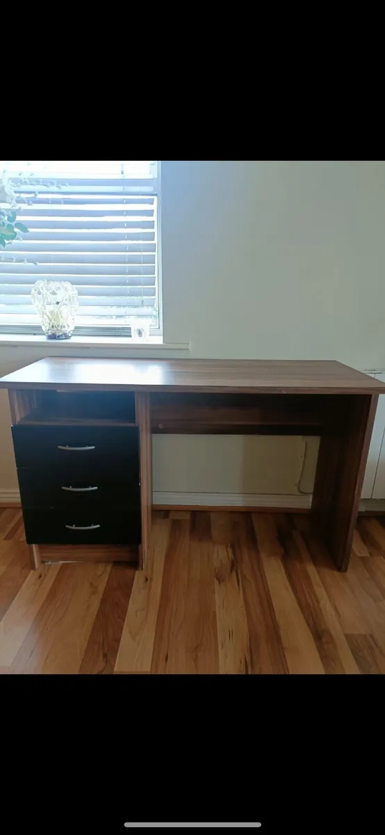 *Free* Office desk