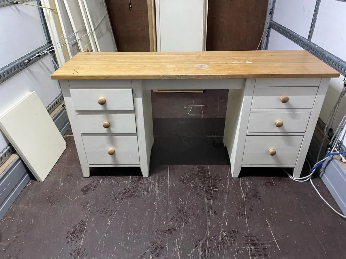 Study desk - Image 2