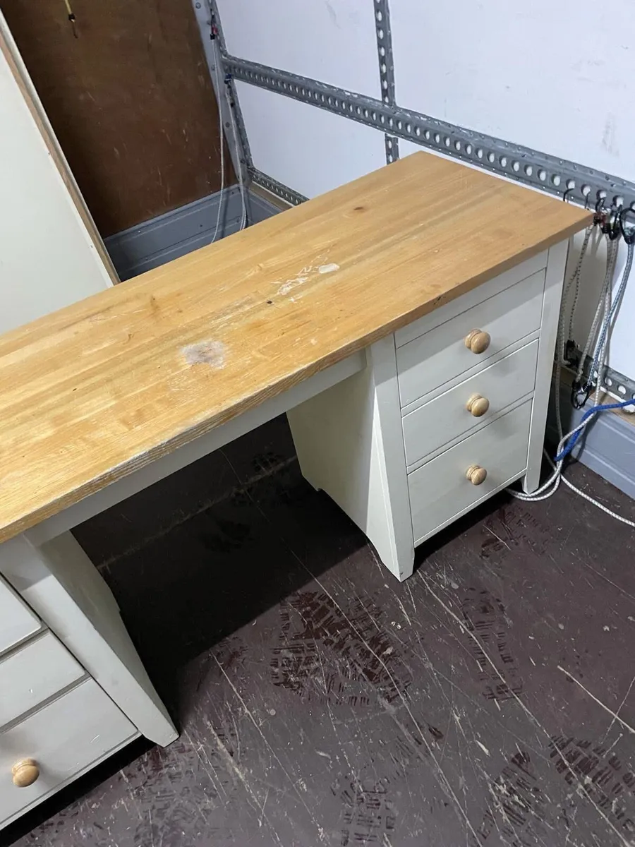 Study desk - Image 3