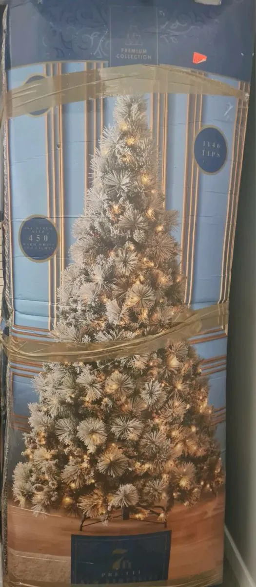 Christmas 🎄 tree - Image 1