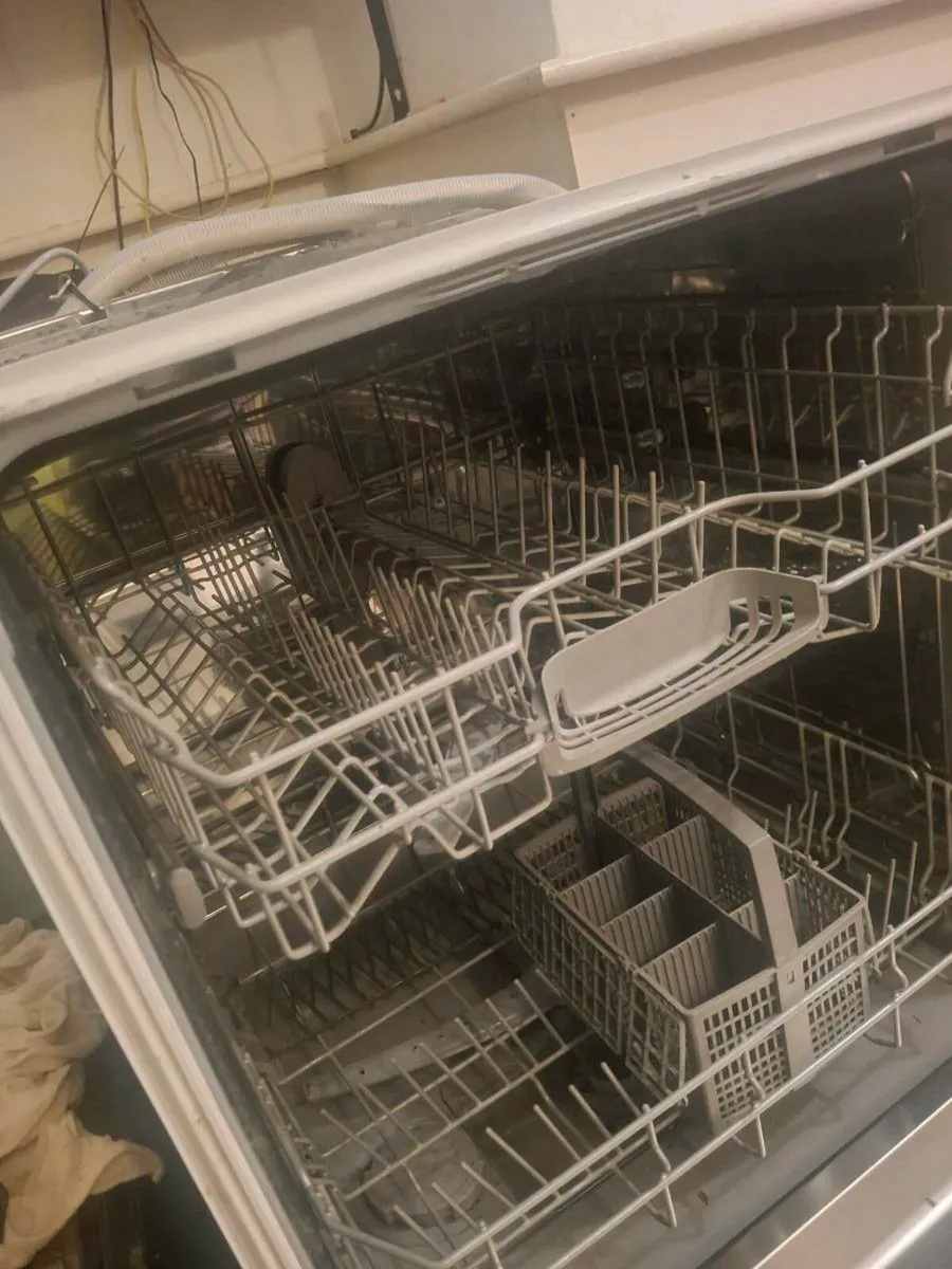 Dish washer - Image 2