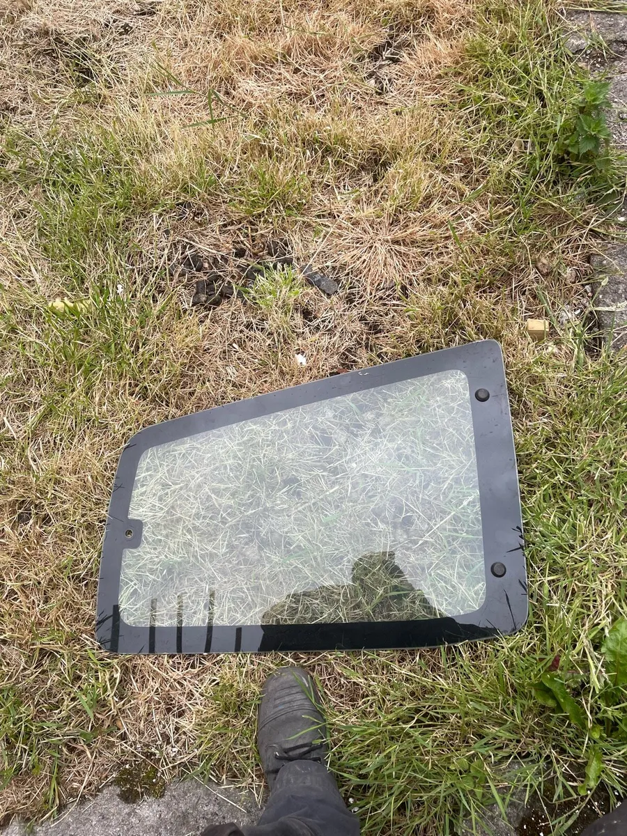 Pajero window glas - Image 1