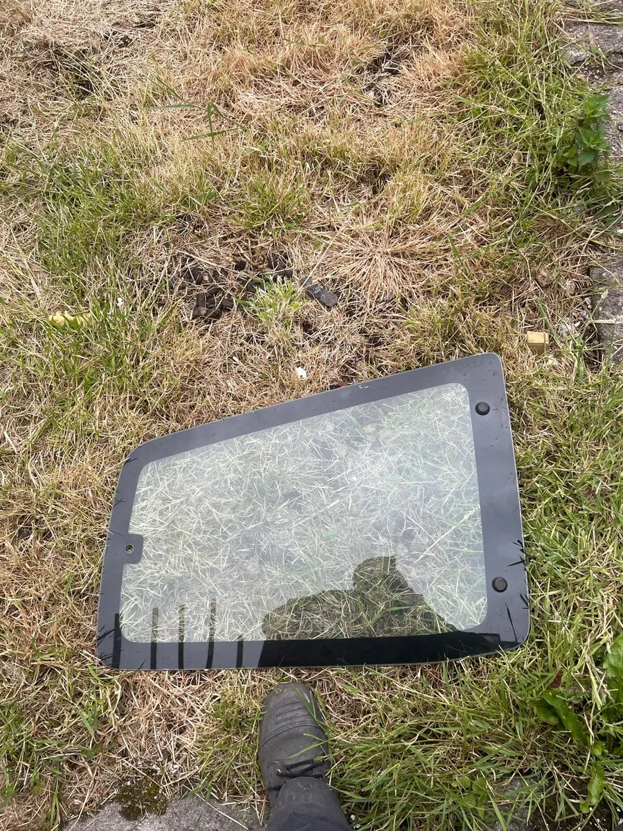 Pajero window glas - Image 3