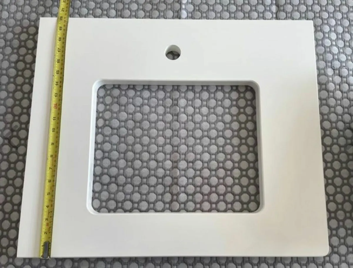 Vanity quartz top and undermount sink - Image 2