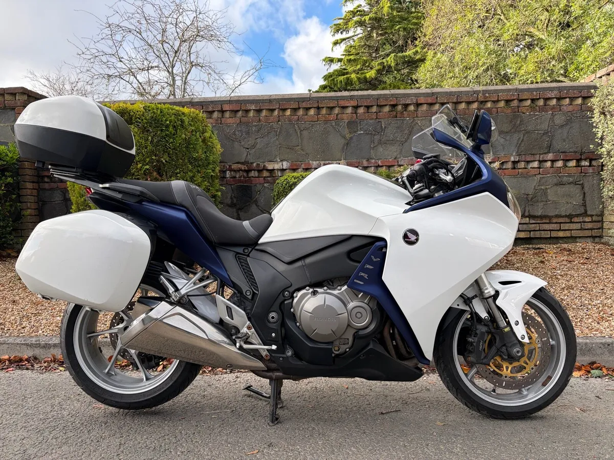 HONDA VFR1200F *FULL LUGGAGE* - Image 3