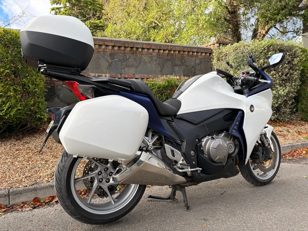 HONDA VFR1200F *FULL LUGGAGE* - Image 4