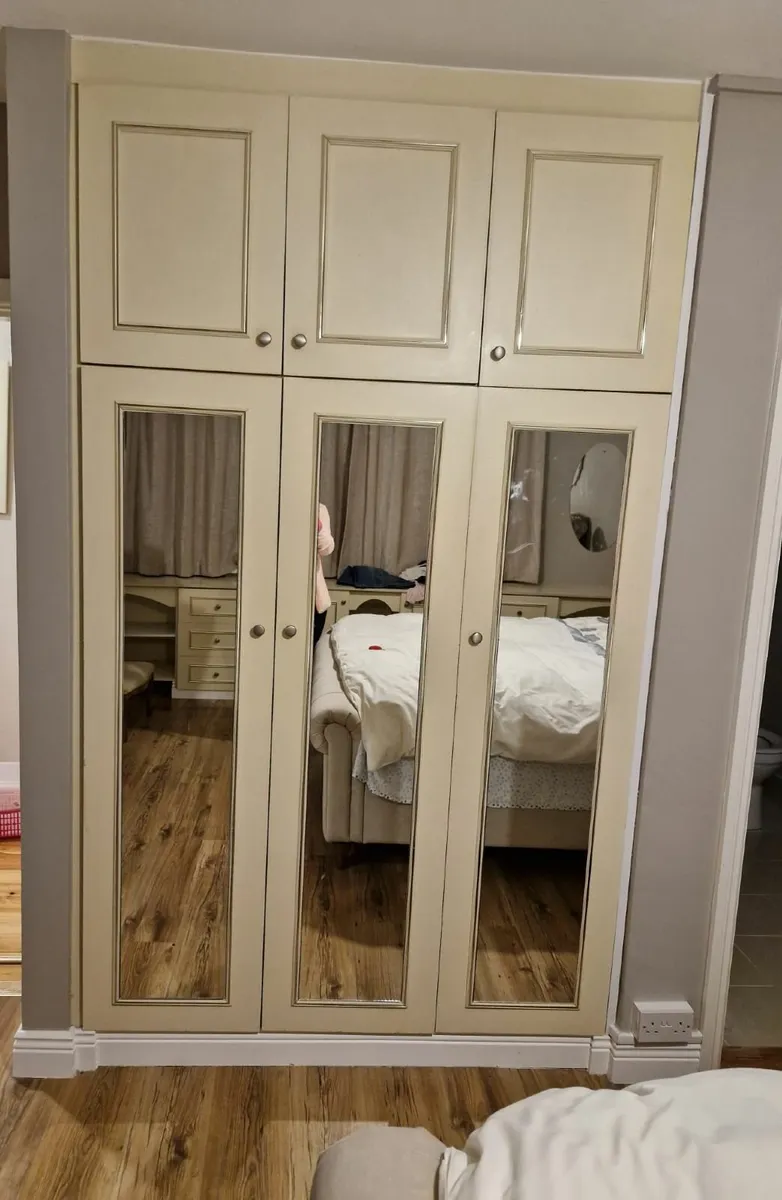 Fitted bedroom furniture - Image 1