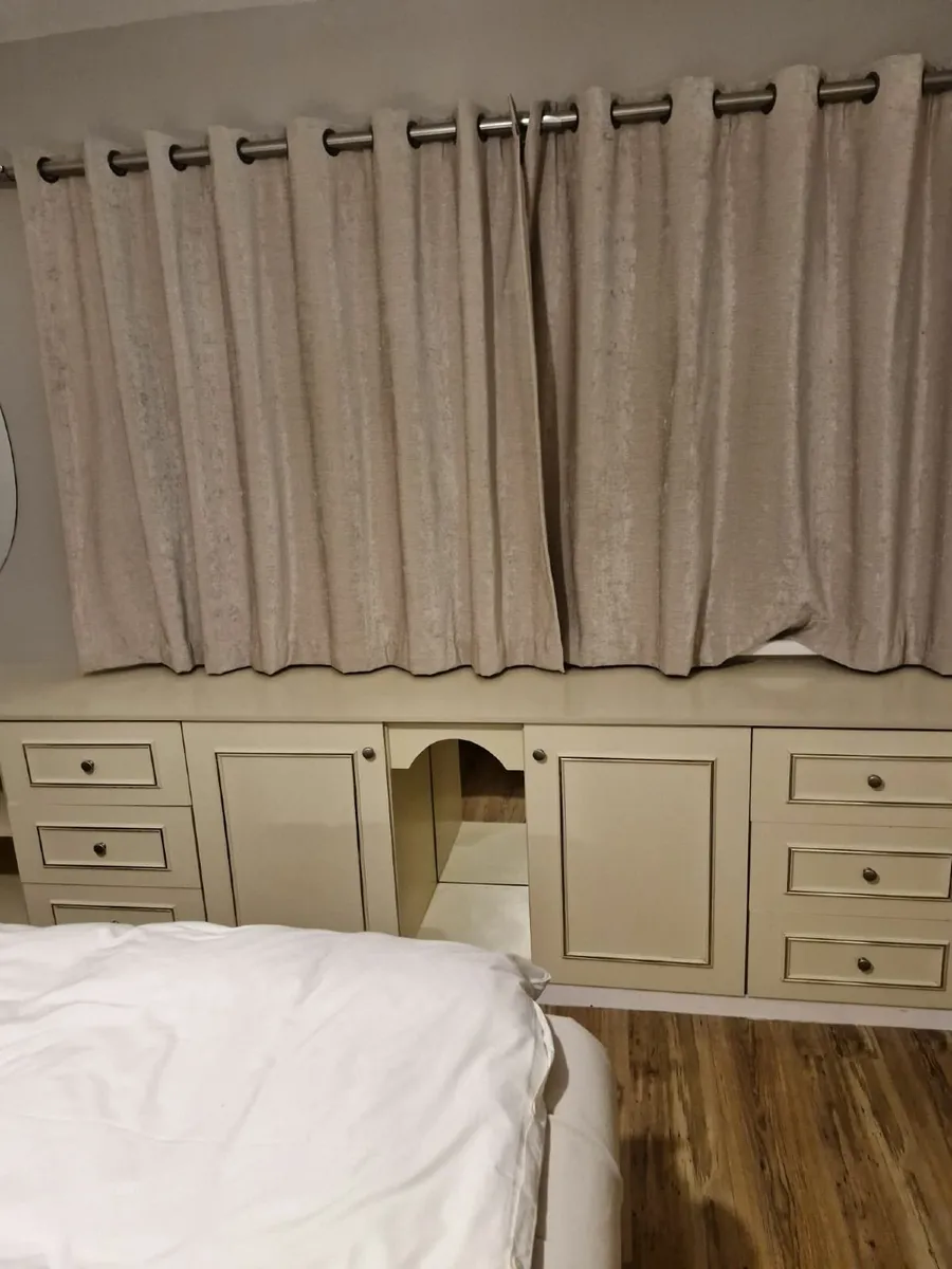 Fitted bedroom furniture - Image 2