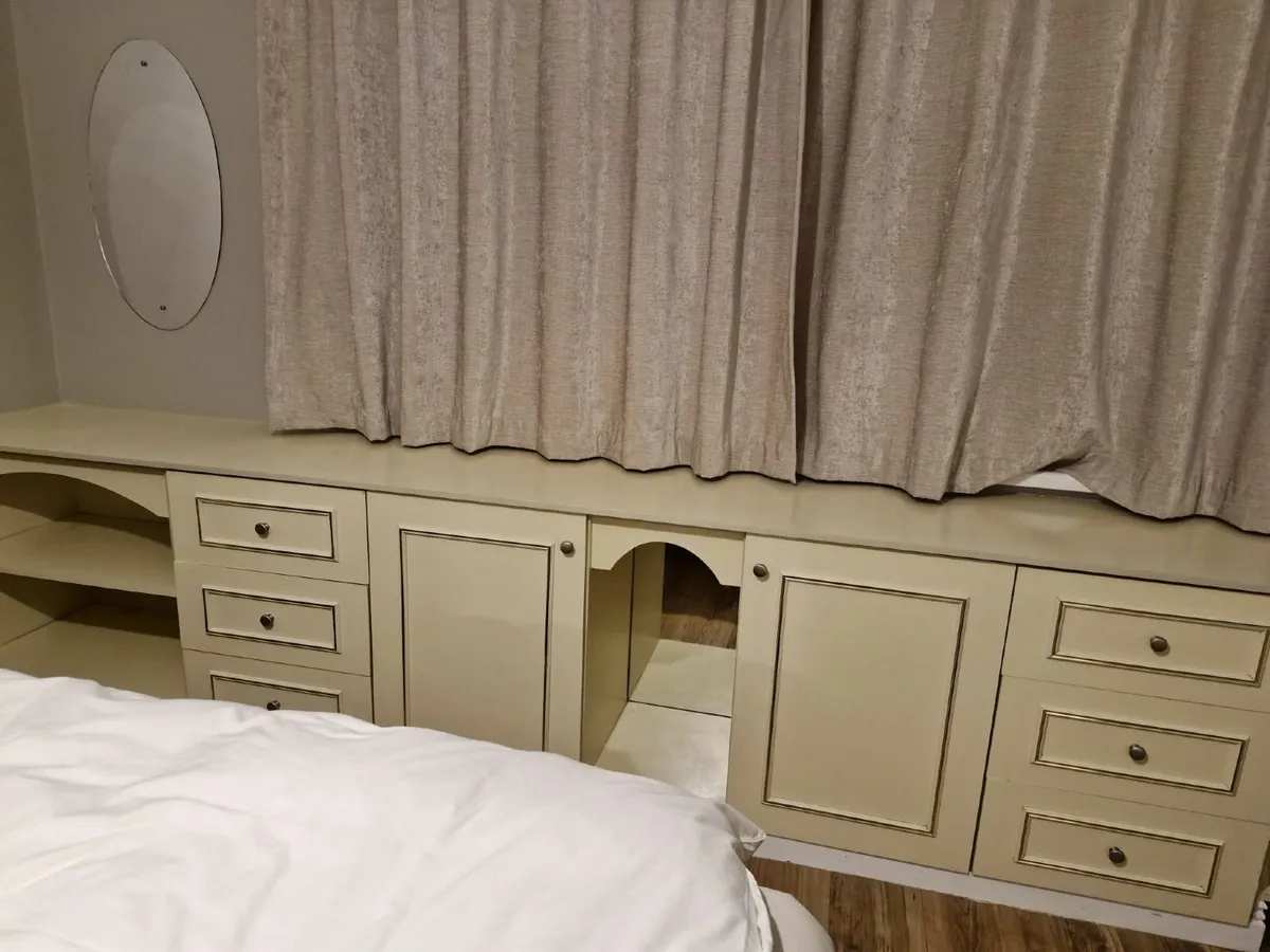Fitted bedroom furniture - Image 3