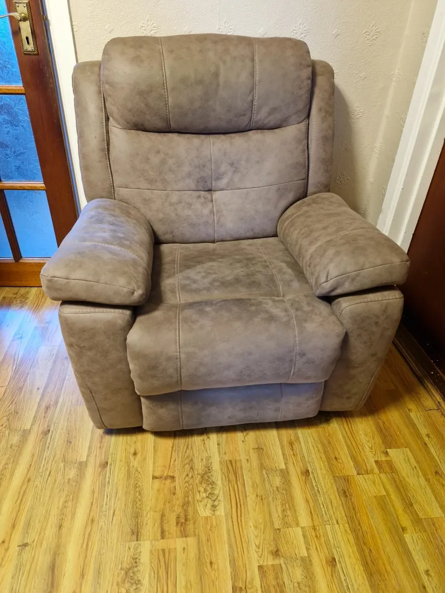 2+1+1  Recliner suite - Image 3