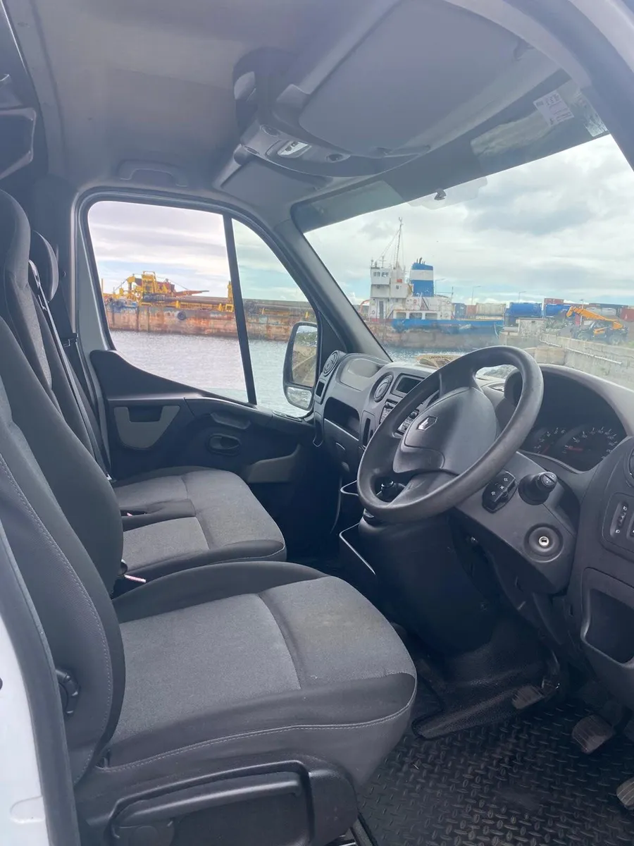 Renault Master 2017 - Image 1