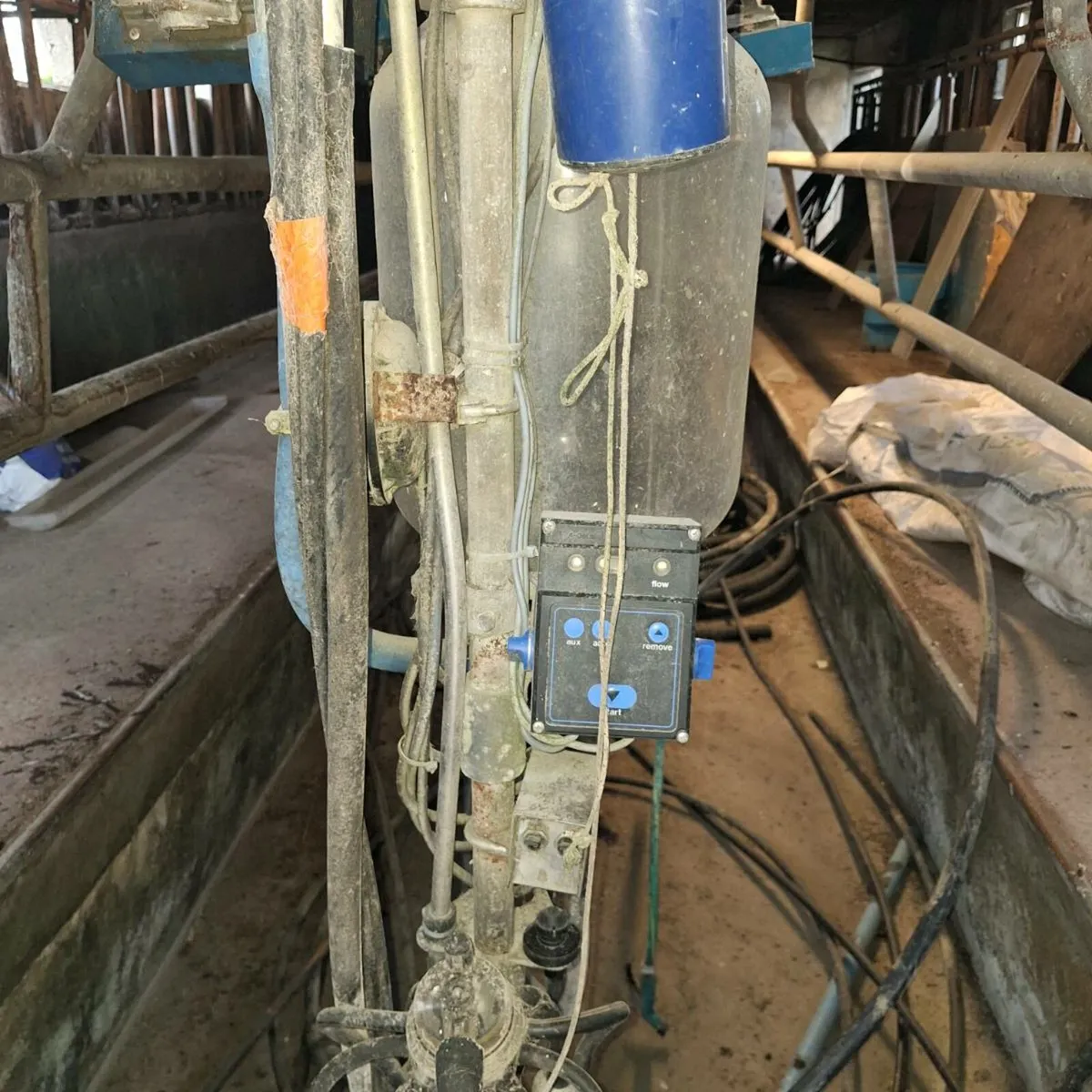 12 unit Delaval recording parlour - Image 1