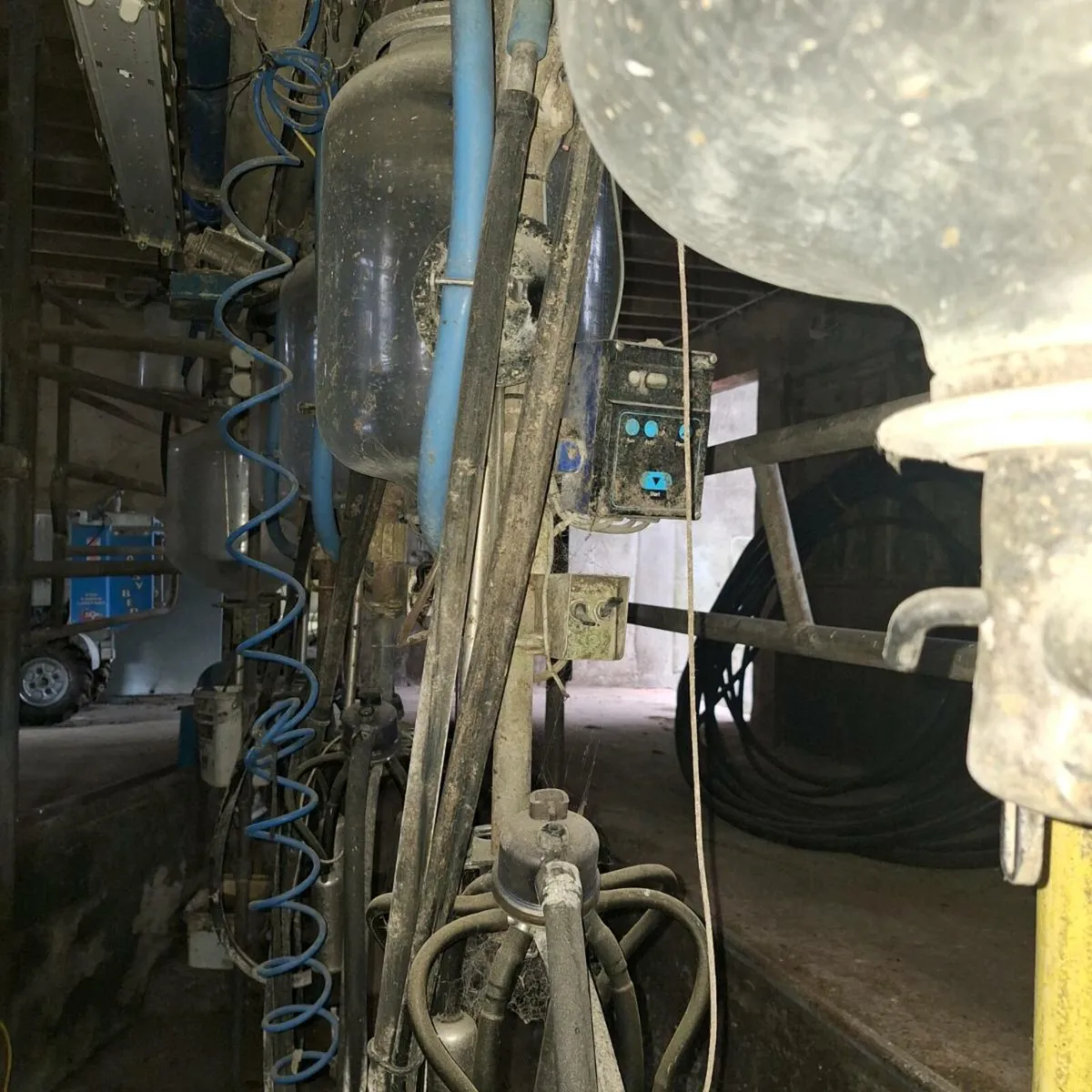 12 unit Delaval recording parlour - Image 3