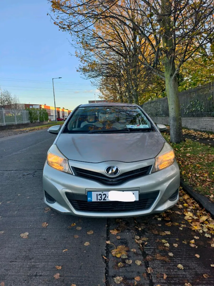 Automatic Toyota Vitz 2013 TAX 04/26 - Image 2