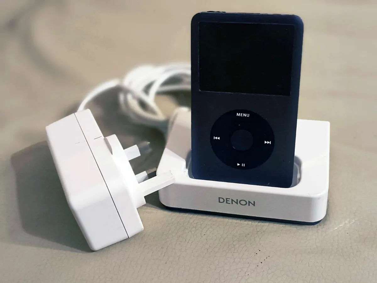 Denon ASD-1R iPod control dock - Image 3