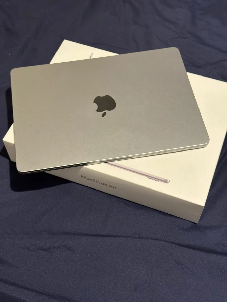 MacBook Air M2 + Razer BlackShark V2(FREE) - Image 3
