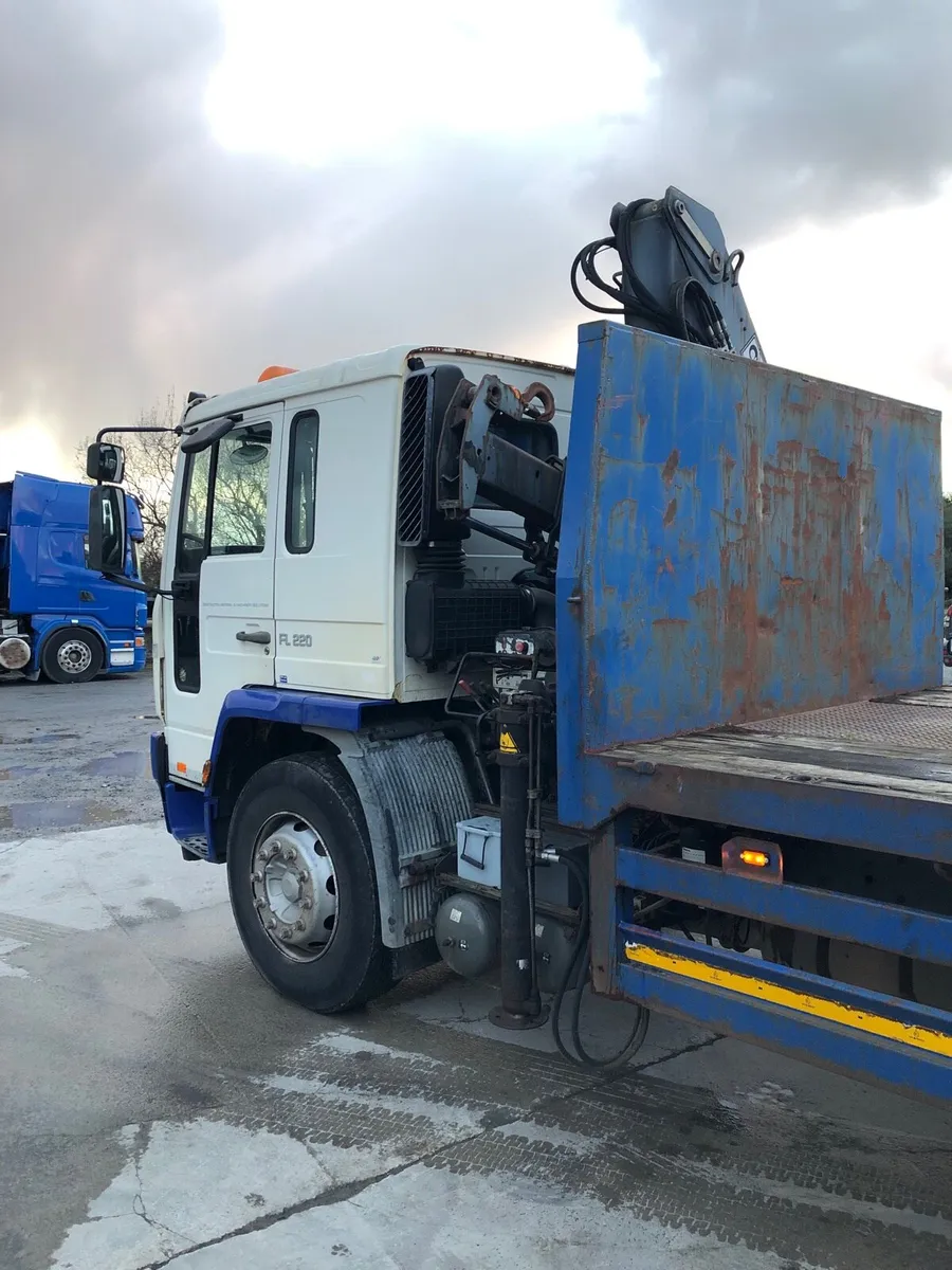 Volvo FL6 crane truck - Image 4
