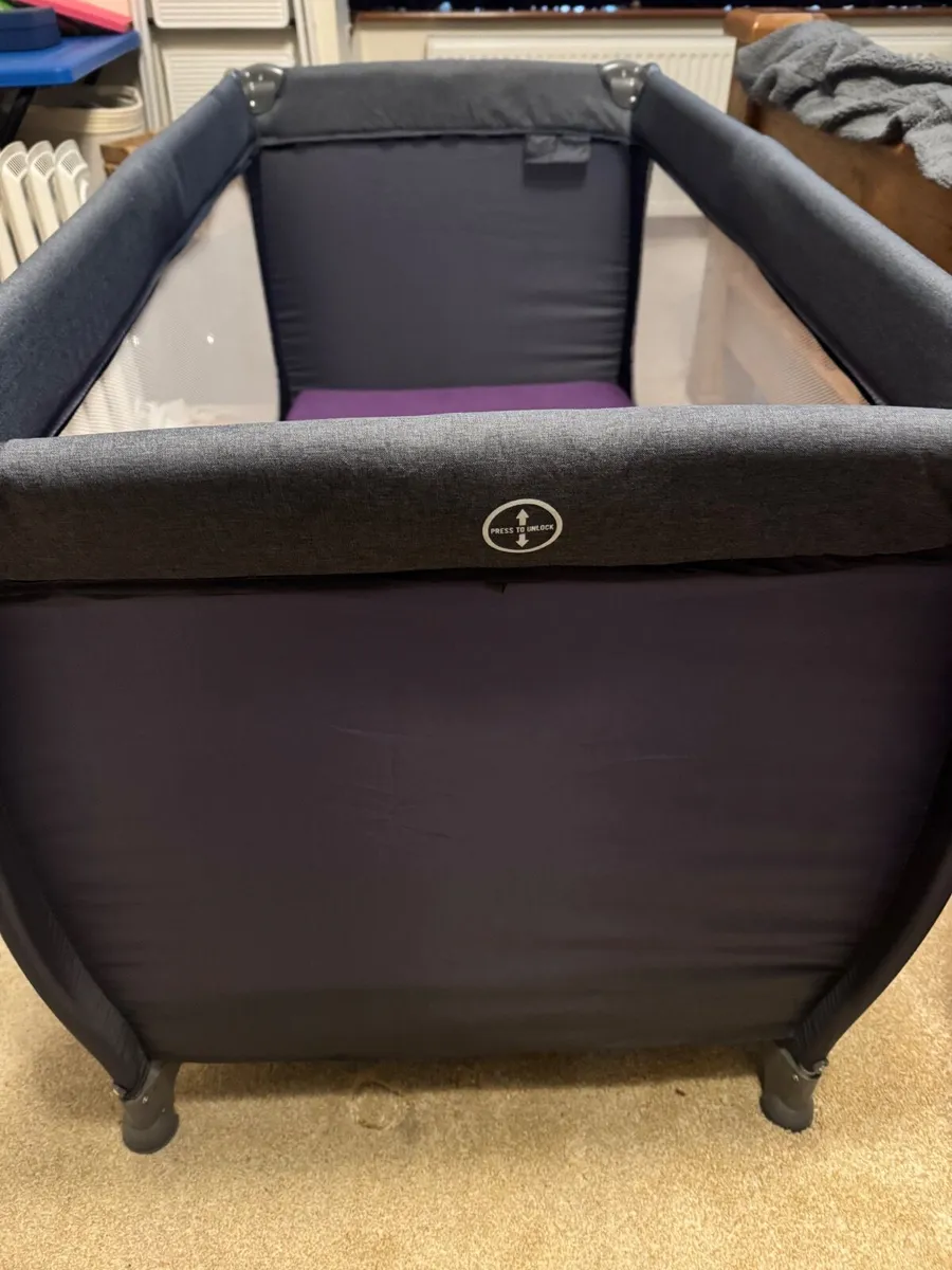 Baby travel cot - Image 1