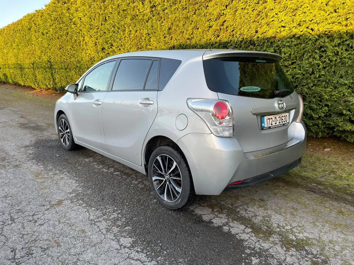 2017 Toyota Verso *** ENGINE NEEDS ATTENTION *** - Image 4