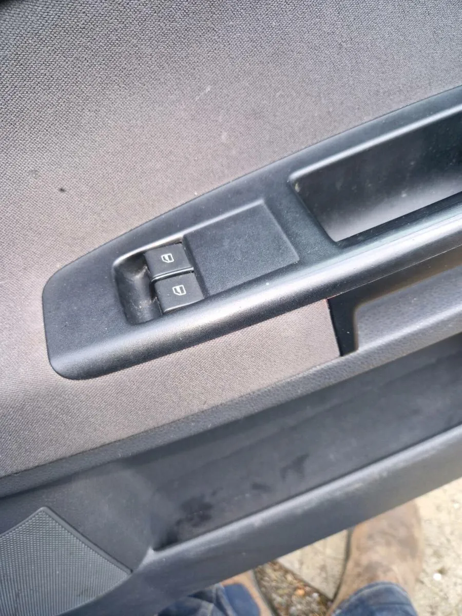 Car - Image 2