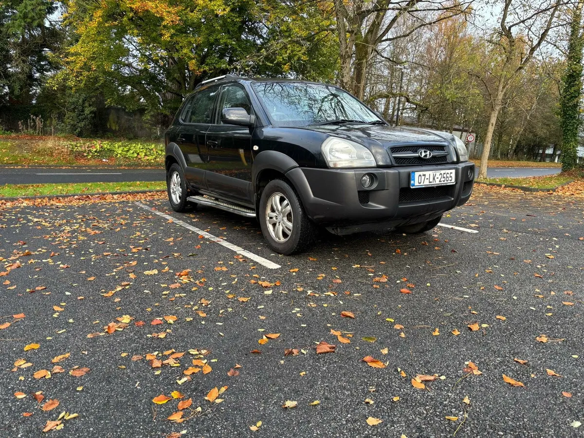 Hyundai Tucson very low km - Image 2