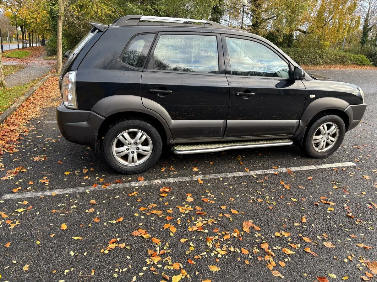 Hyundai Tucson very low km - Image 3