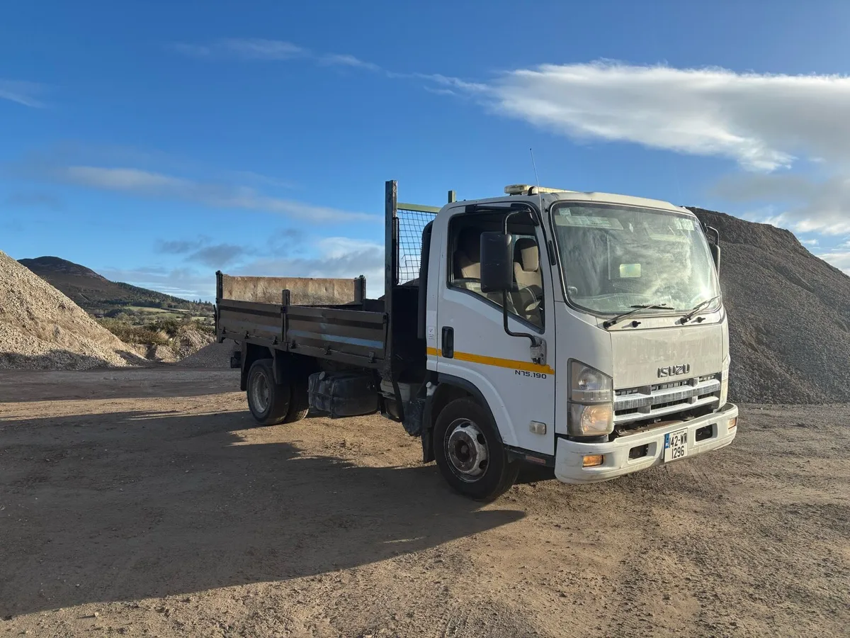 Isuzu tipper - Image 1