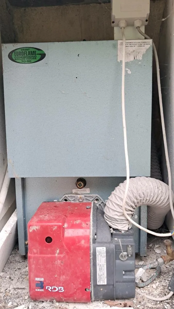 GRANT Oil Boiler, complete system with oil tank - Image 3