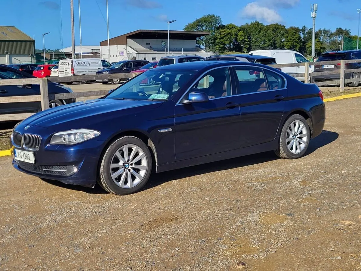 BMW 5-Series 2011 - Image 2