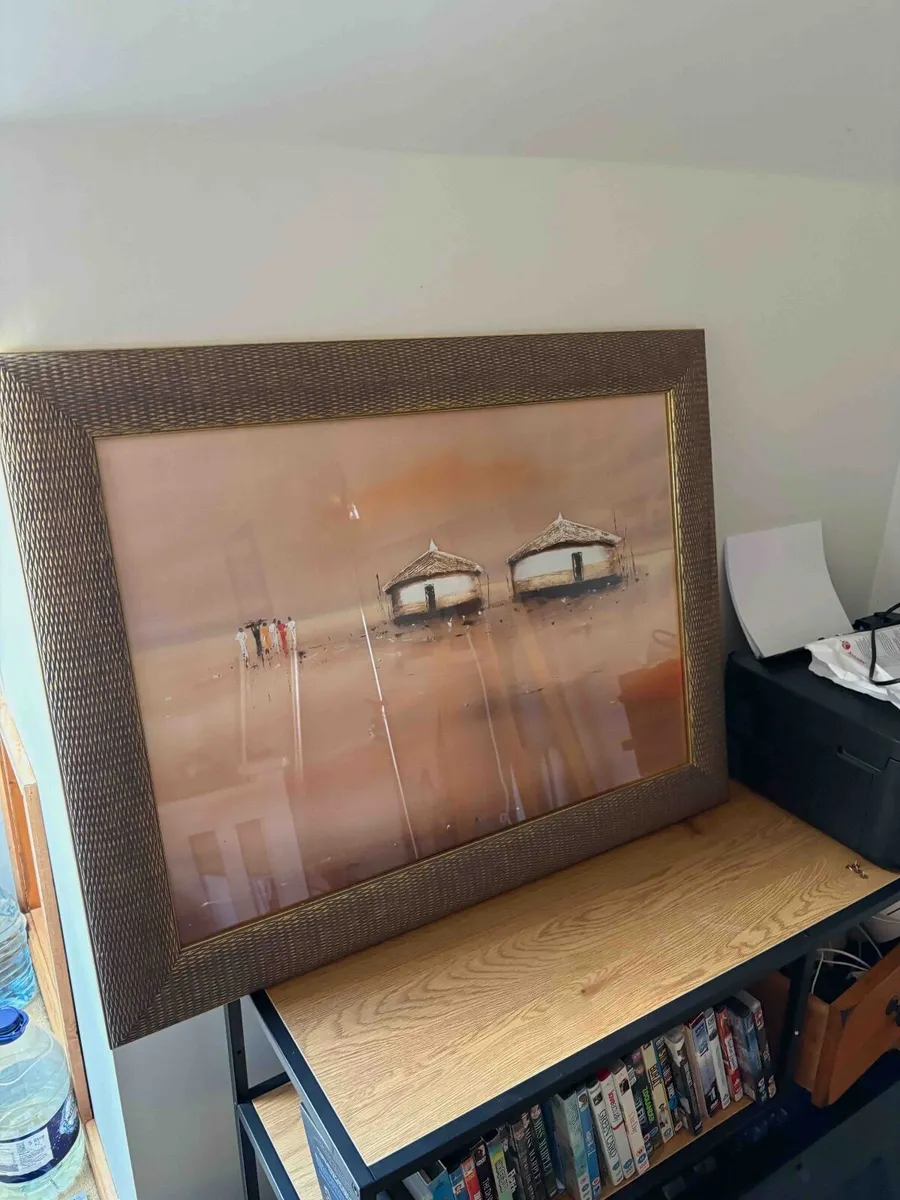 Gold textured framed picture in glass - Image 1