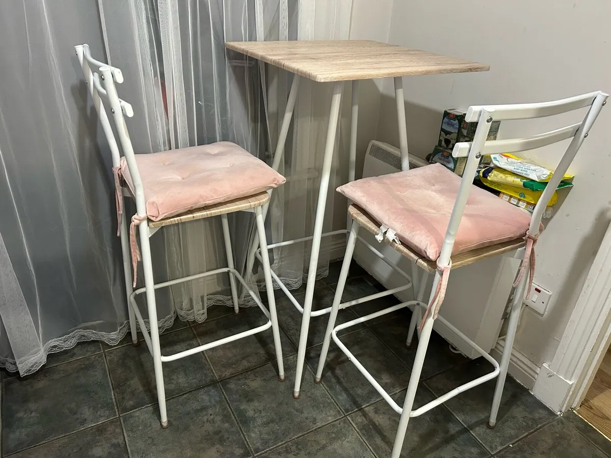 Bar table and stools - Image 4