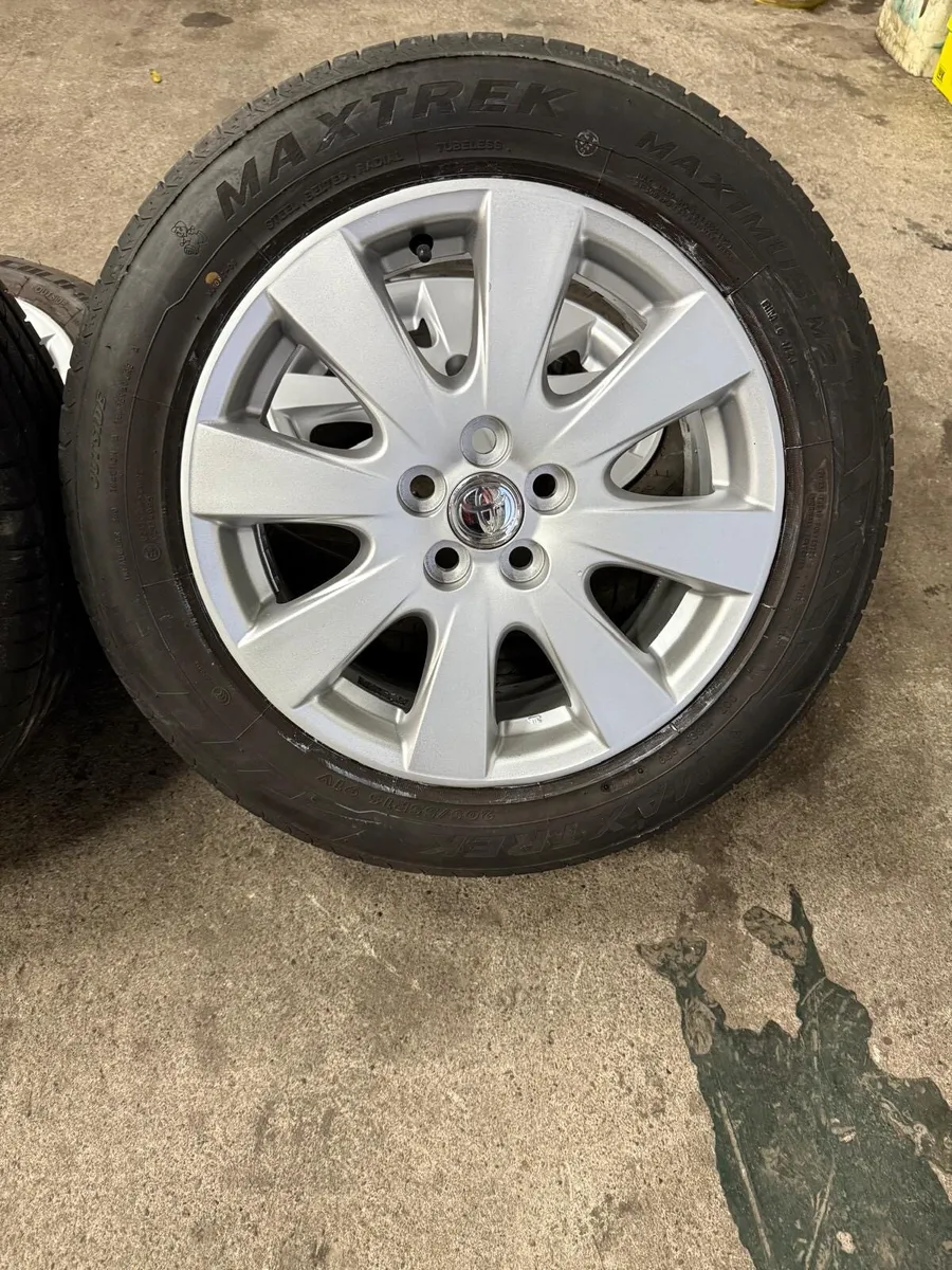 Toyota Avensis Alloy Wheels & Tyres 205/55R16 - Image 1