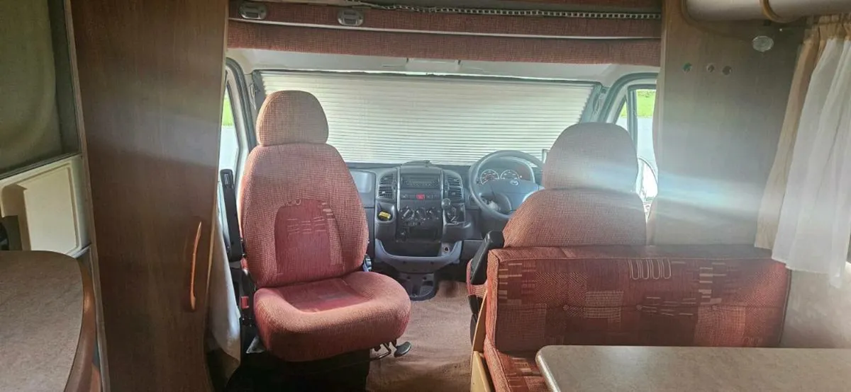 CAMPER FRONT CAPTAIN SWIVEL SEATS