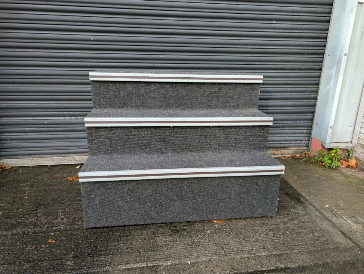 Three tier shop display unit - Image 1