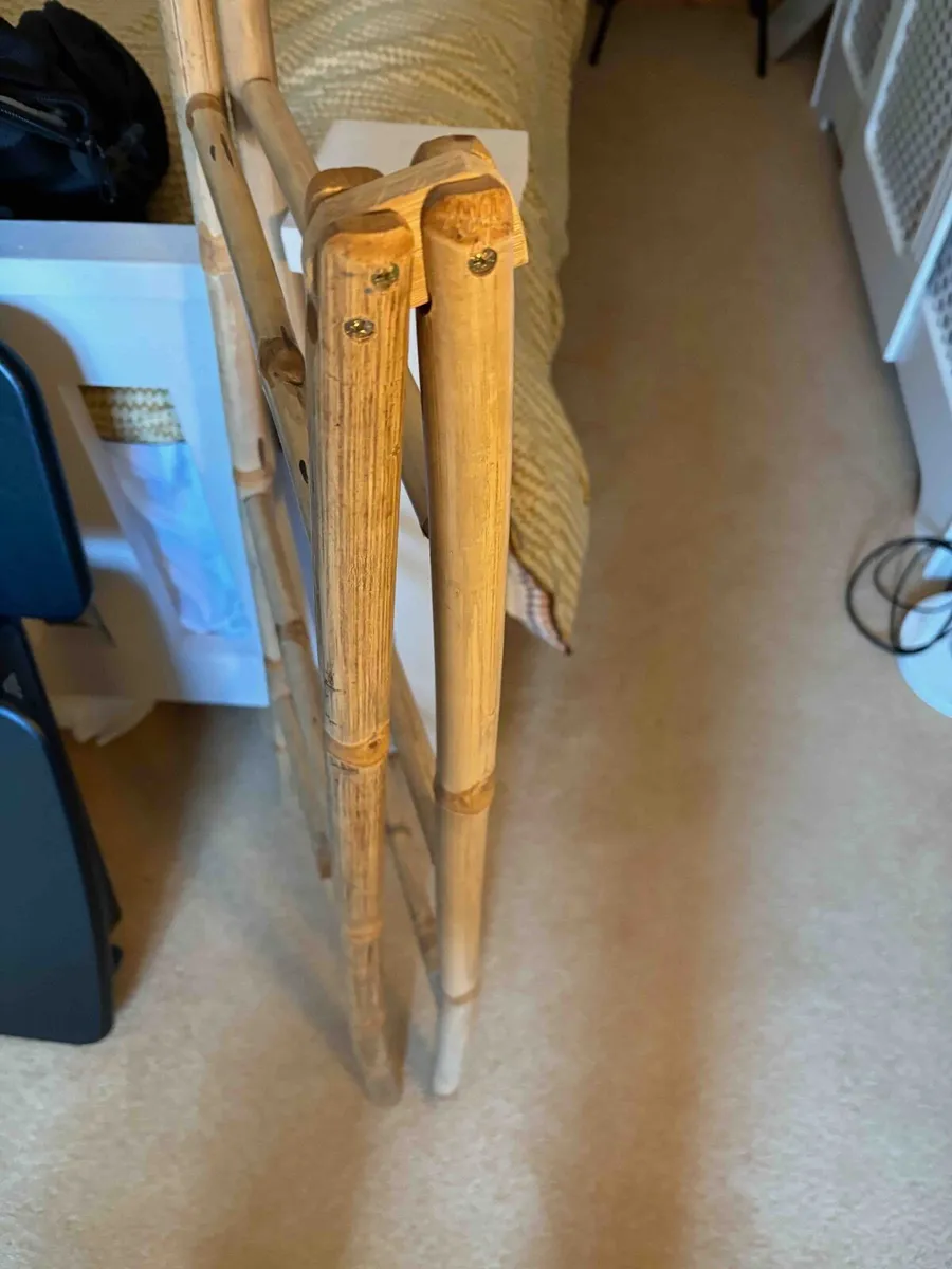 Funky split stand for clothes - Image 1