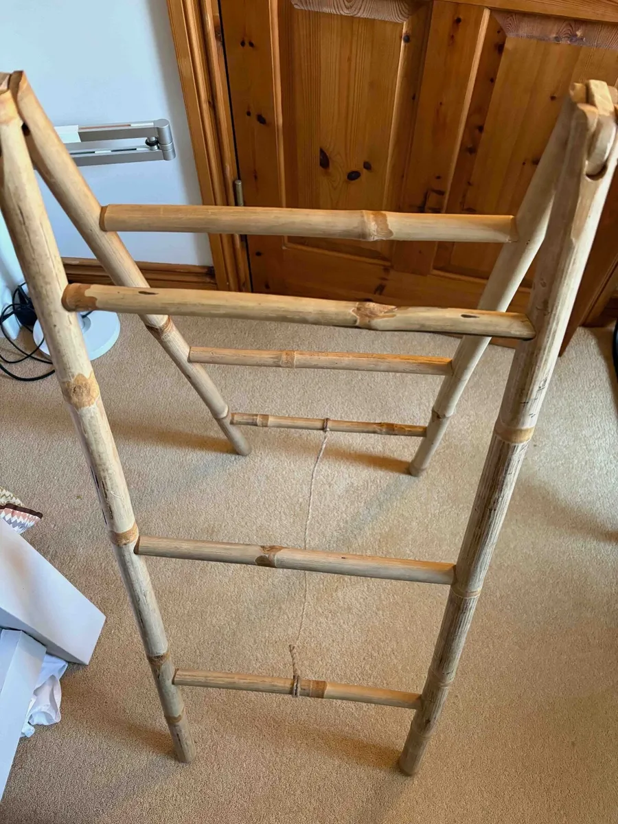 Funky split stand for clothes - Image 3