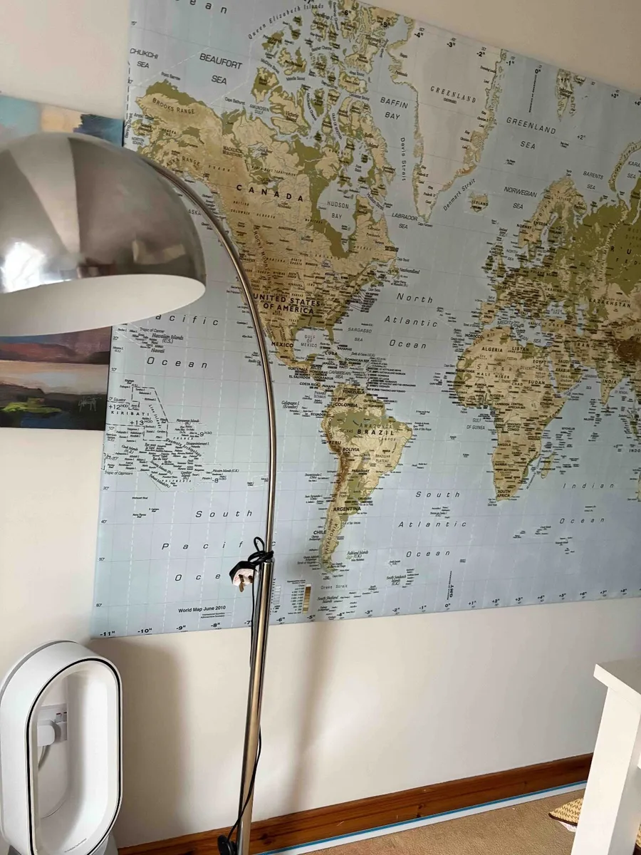 Silver metallic standing lamp - Image 1