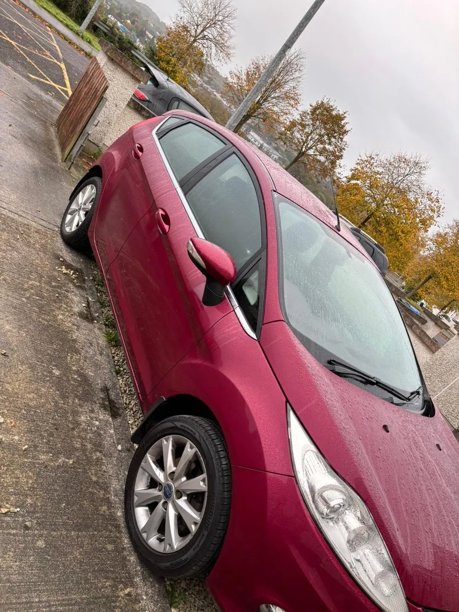 Ford Fiesta 2010 - Image 2