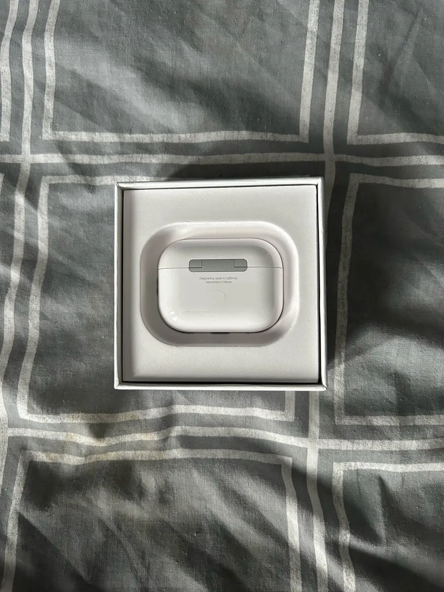 Apple AirPods Pro 2 - Image 4