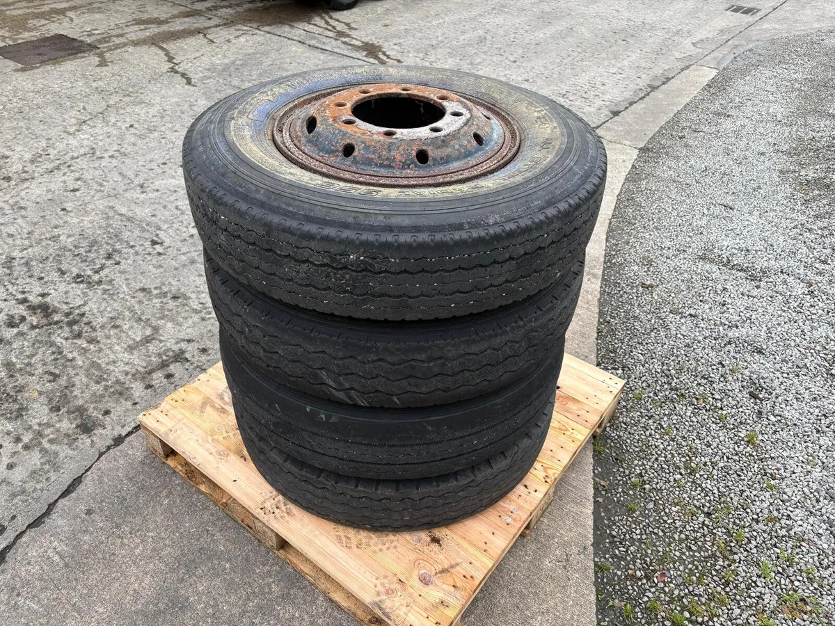 4 x 900 x 20 8 Stud wheels & tyres - Image 1