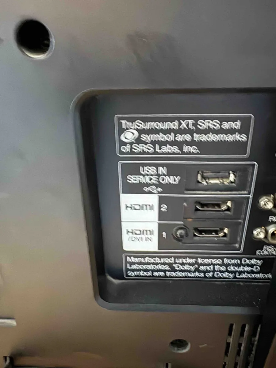 32 inch LG LH3000 tv (circa 2009) - Image 2
