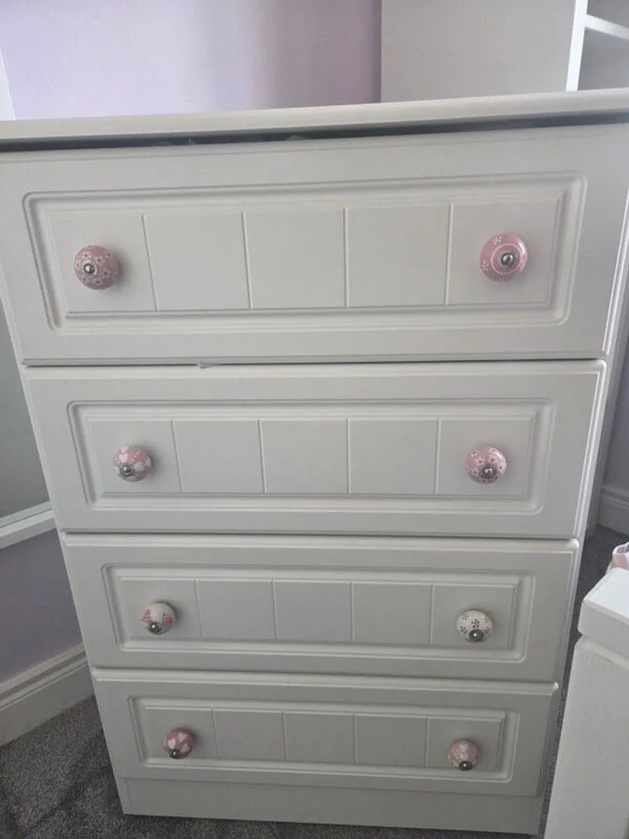 Bedroom chest of drawers - Image 1