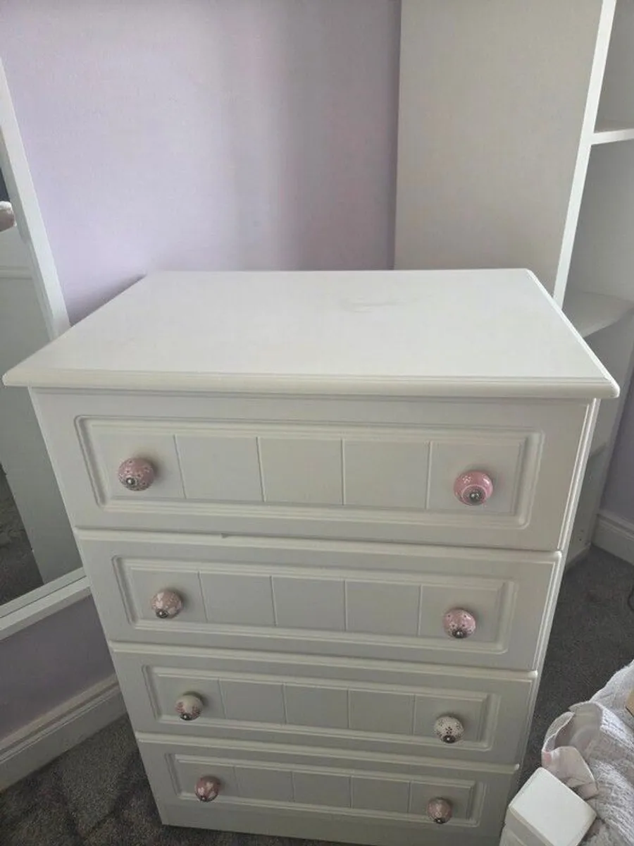 Bedroom chest of drawers - Image 2