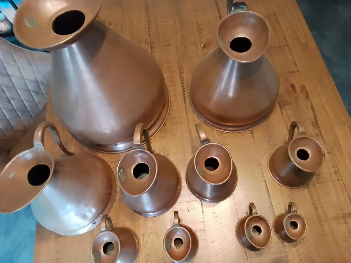 Vintage copper mesuring jug collection - Image 3